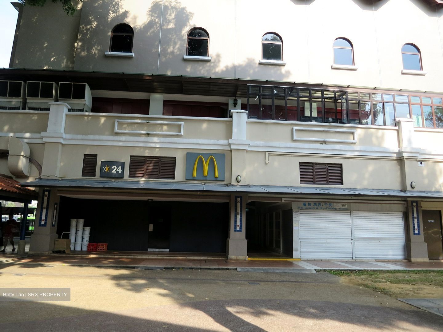 Elias Mall (D18), Retail #547591531